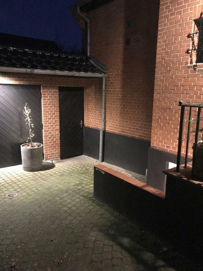 Special Offer,One Of Its Kind, Extremely Central In Herning, Danish Hosts, Extremely Clean, Very Quiet Street But A Stonethrough From Bars & Restaurants Apartment ภายนอก รูปภาพ