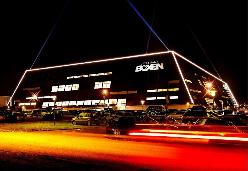 Special Offer,One Of Its Kind, Extremely Central In Herning, Danish Hosts, Extremely Clean, Very Quiet Street But A Stonethrough From Bars & Restaurants Apartment ภายนอก รูปภาพ