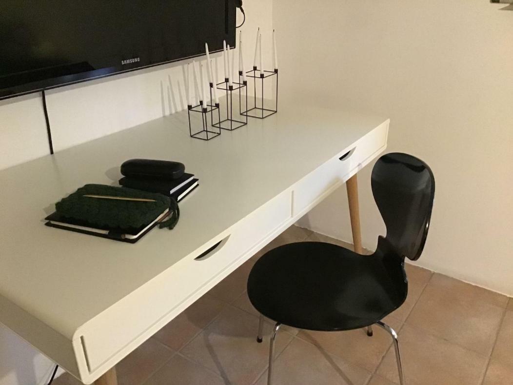 Special Offer,One Of Its Kind, Extremely Central In Herning, Danish Hosts, Extremely Clean, Very Quiet Street But A Stonethrough From Bars & Restaurants Apartment ภายนอก รูปภาพ